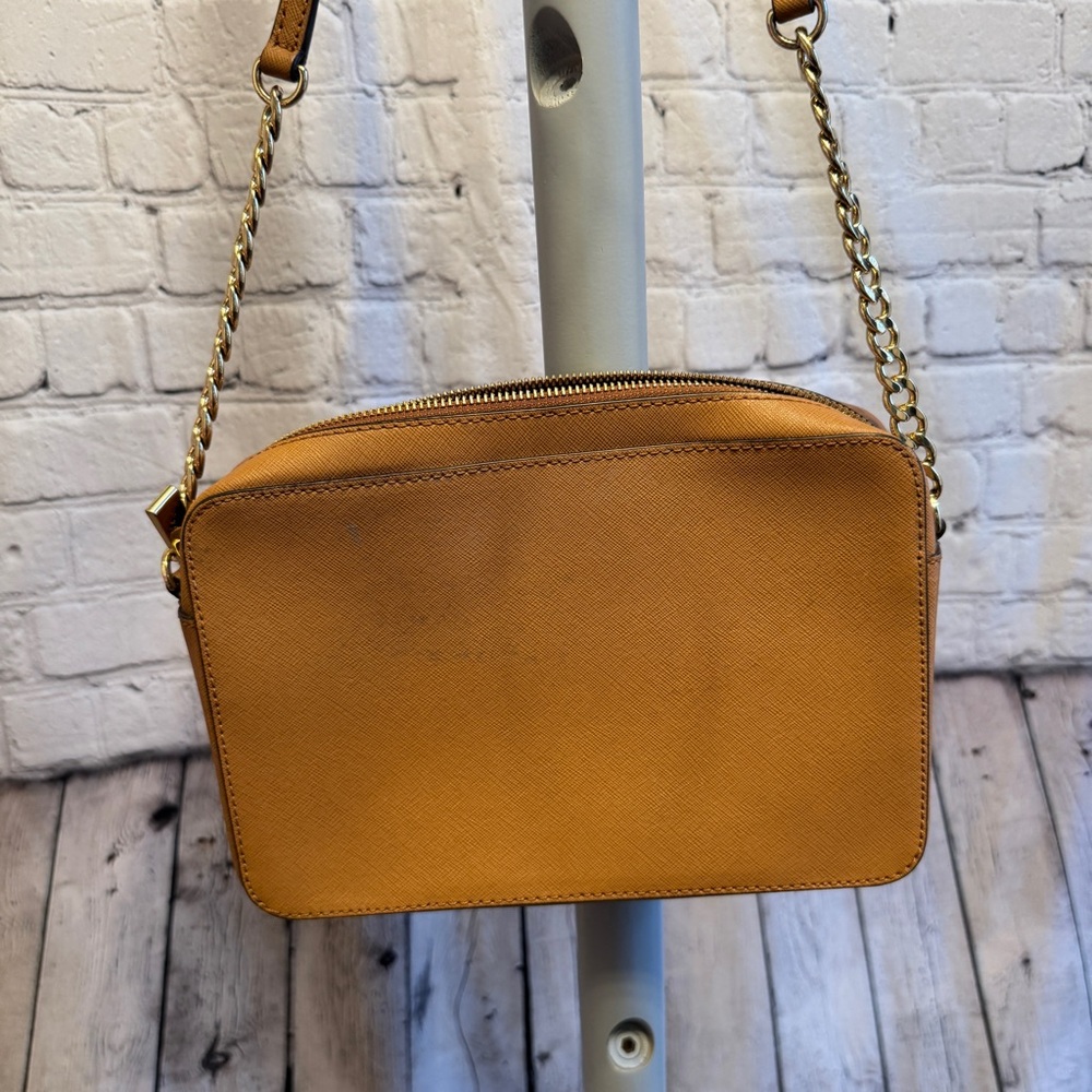 Michael Kors Jet Set Tan Saffiano Leather Camera Crossbody Chic Capsule Travel - Picture 3 of 10